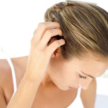 Da đầu có nhiều gàu – Dấu hiệu cho thấy sức khỏe đang lâm nguy!