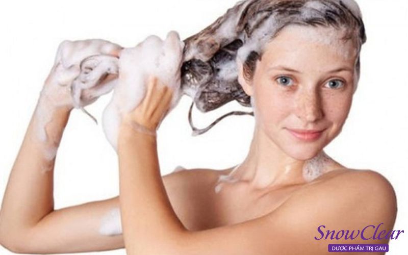 Chọn dầu gội trị gàu cho tóc nhuộm không kích ứng với da đầu