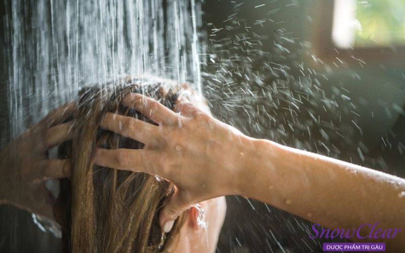Cách giữ màu tóc nhuộm bằng cách gội đầu bằng nước lạnh