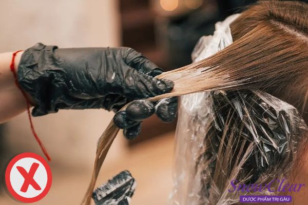 Hạn chế thay đổi hoặc nhuộm tóc trong thời gian điều trị
