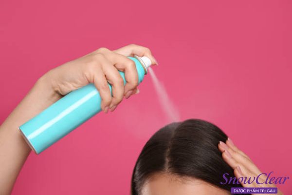 Sử dụng thuốc xịt mọc tóc để kích thích tóc mọc