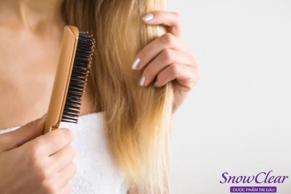 Tóc rụng trong quá trình tẩy tóc khi nhuộm