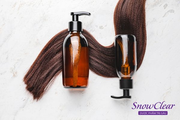 Sử dụng dầu xả dưỡng tóc khi vào mùa rụng tóc nhiều